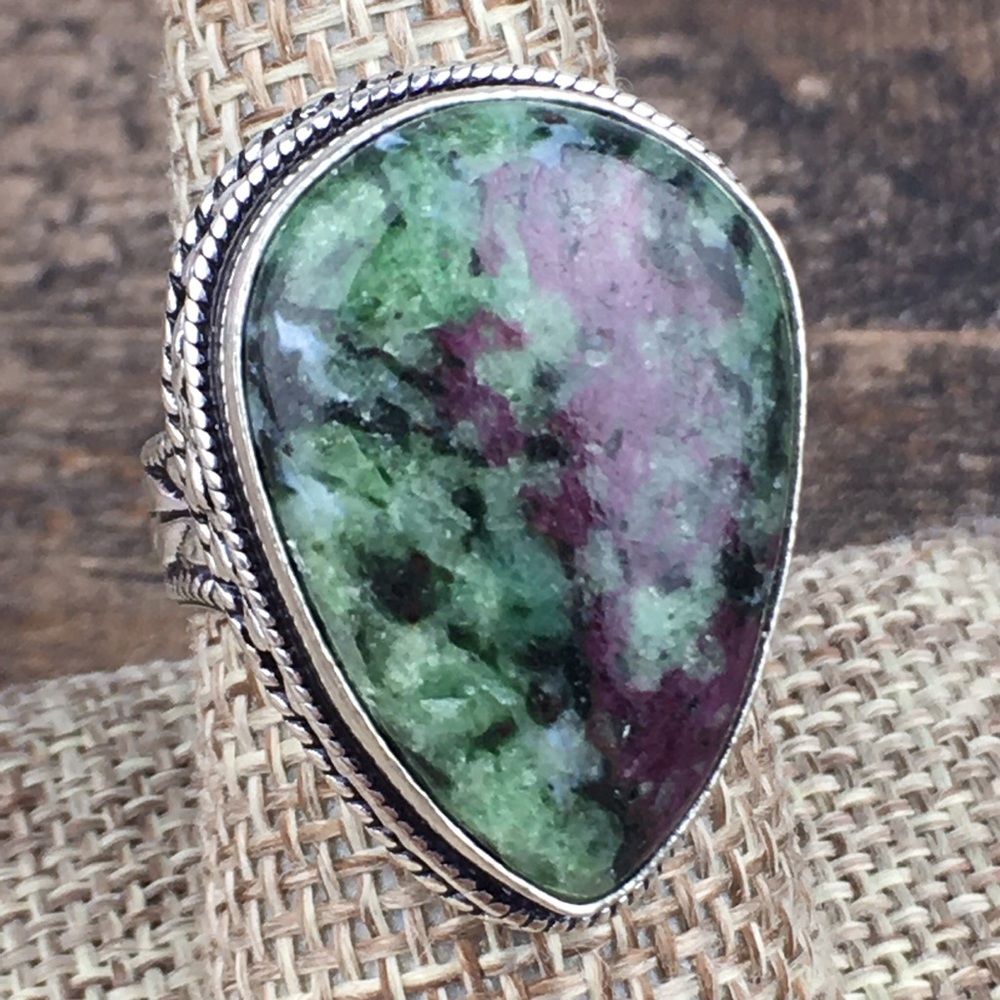 New Ruby in Zoisite Crystal Gemstone Silver Ring Size 8.25